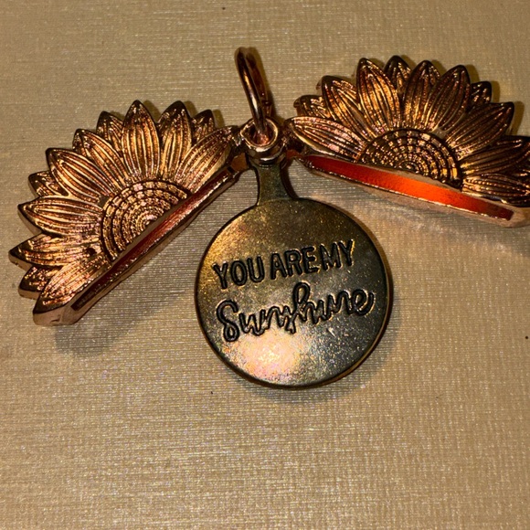 Jewelry - Gold Sunflower Pendant